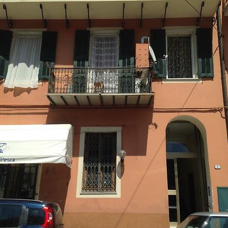 Апартаменты Casa Vacanza "Marina San Giuseppe" Вентимилья Экстерьер фото