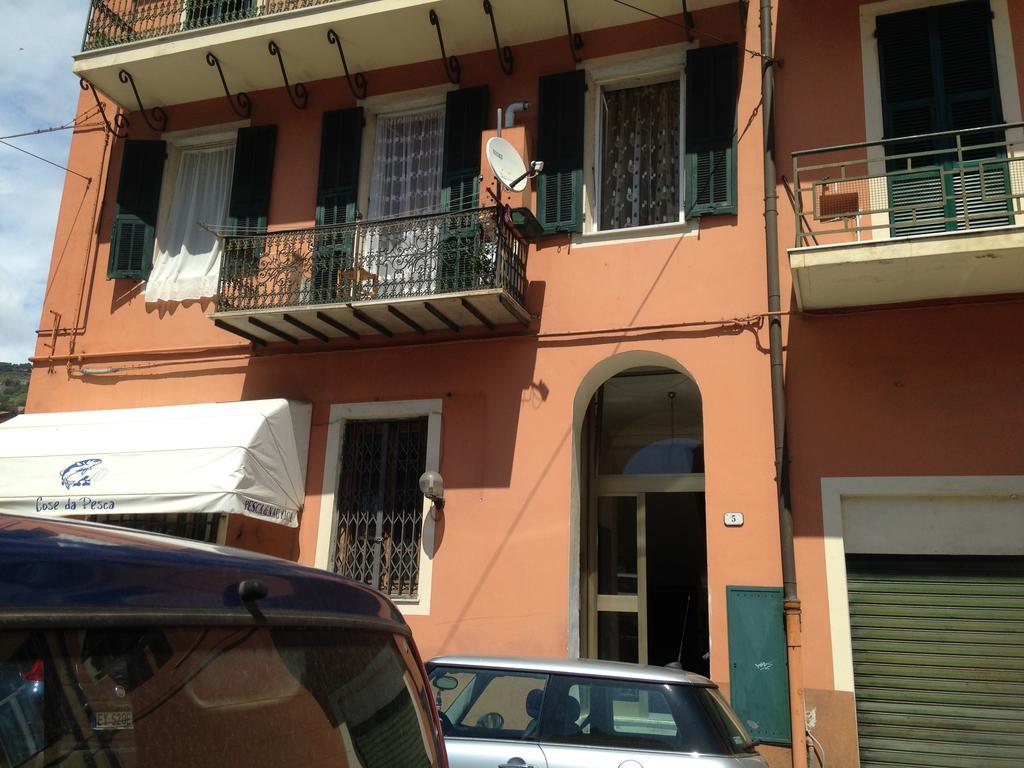 Апартаменты Casa Vacanza "Marina San Giuseppe" Вентимилья Экстерьер фото