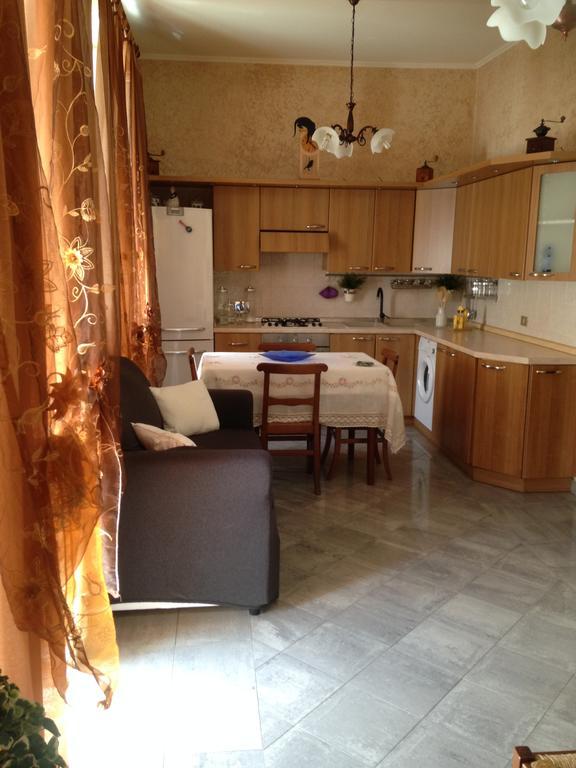 Апартаменты Casa Vacanza "Marina San Giuseppe" Вентимилья Экстерьер фото